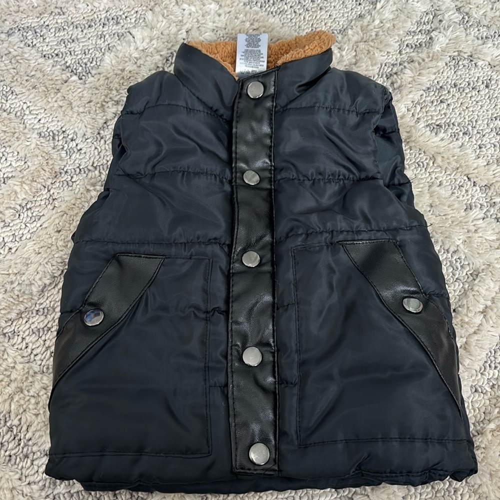 Little Lad Black Boy's Size 18 Months Puffer Vest with furry tan collar & pocket